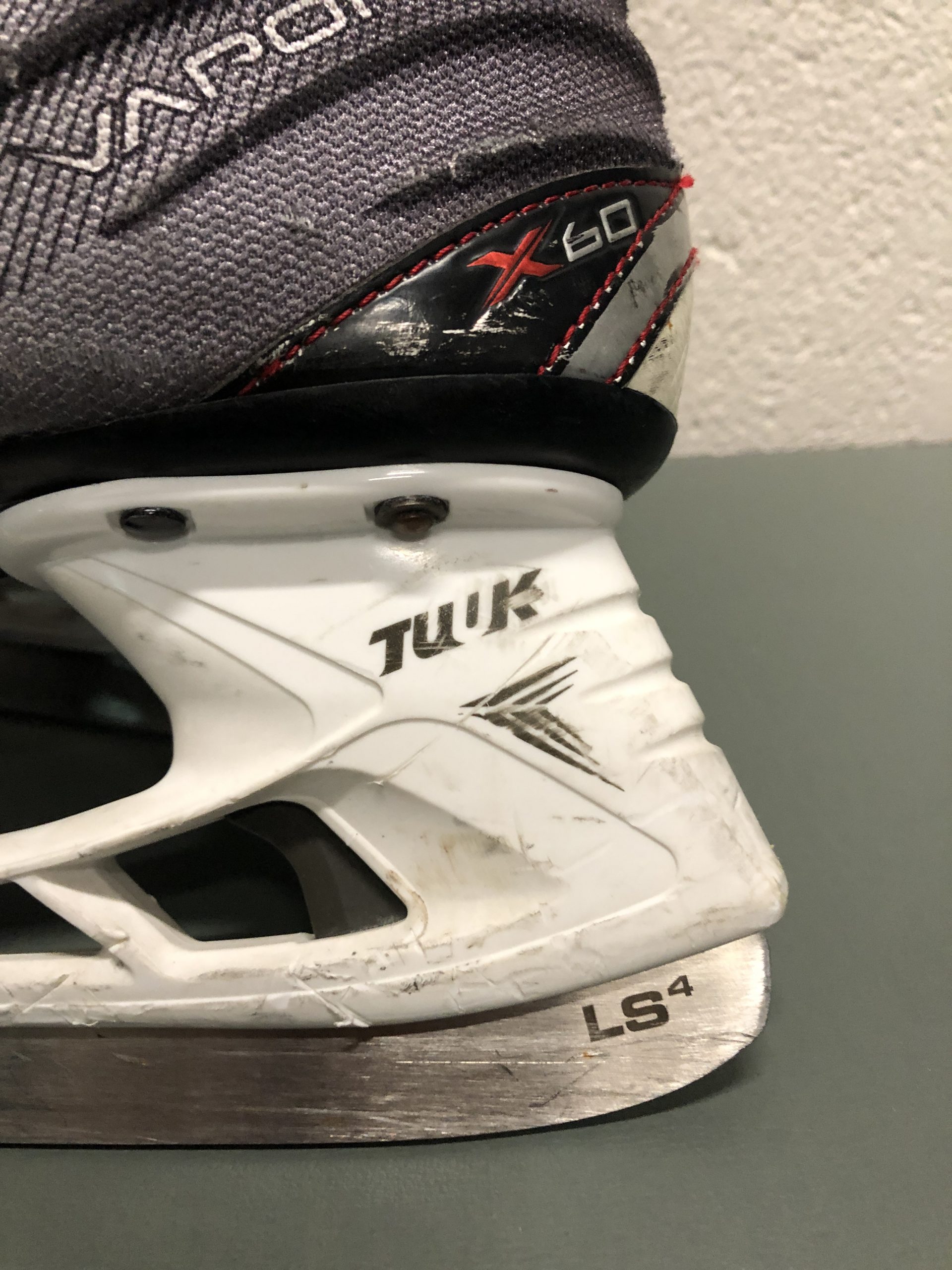 Junior Used Bauer Vapor X60 Hockey Skates Extra Wide Size 4EE - Image 13