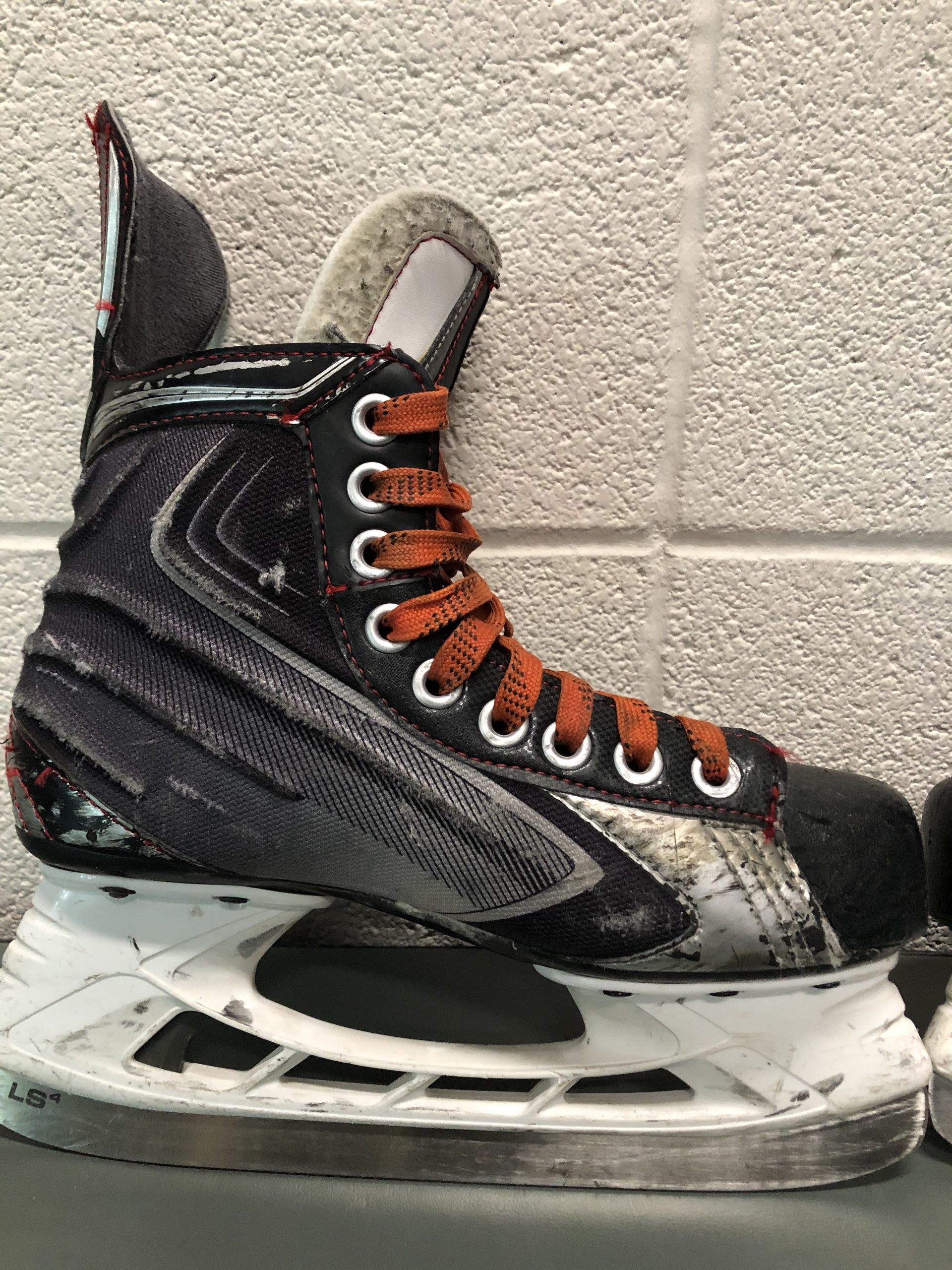 Junior Used Bauer Vapor X60 Hockey Skates Extra Wide Size 4EE - Image 6