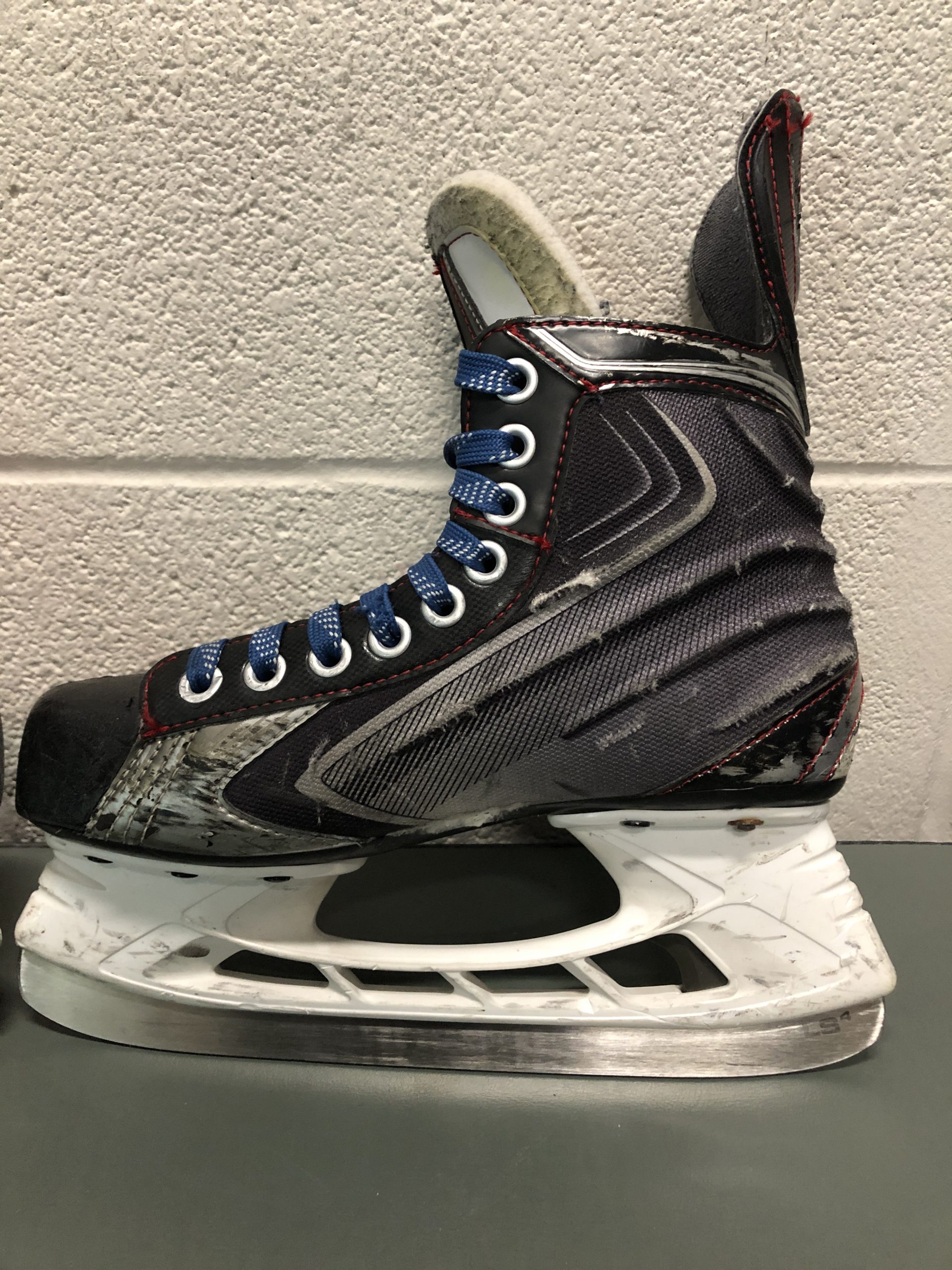 Junior Used Bauer Vapor X60 Hockey Skates Extra Wide Size 4EE - Image 2