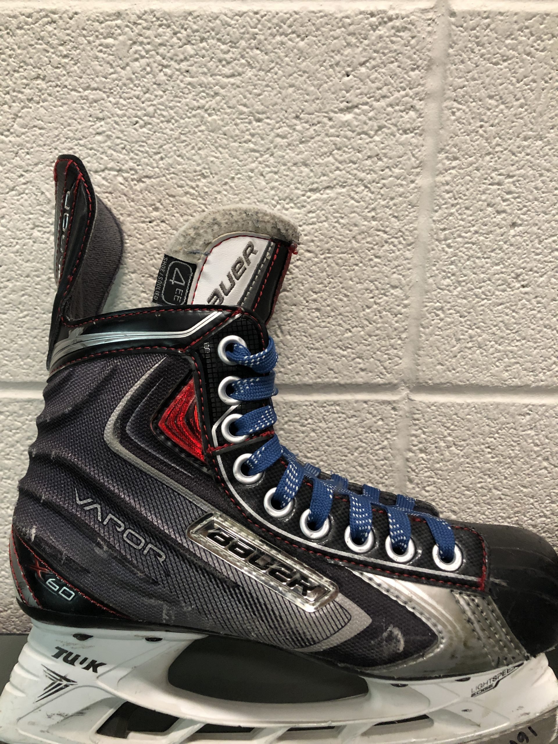 Junior Used Bauer Vapor X60 Hockey Skates Extra Wide Size 4EE - Image 3